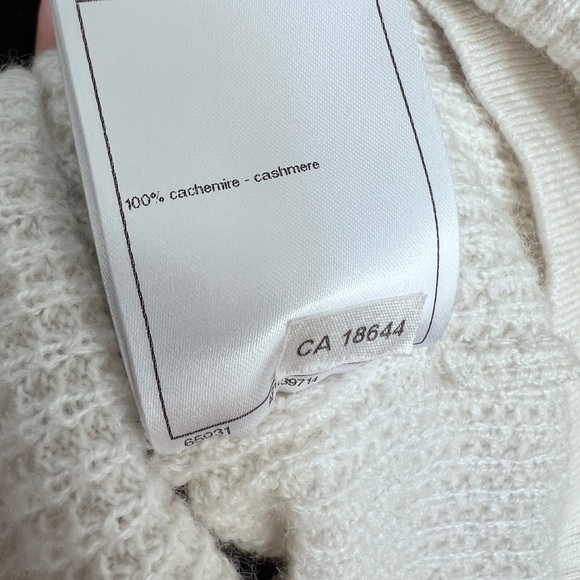 Brandnew condition Chanel sweater - Picture 8 of 8
